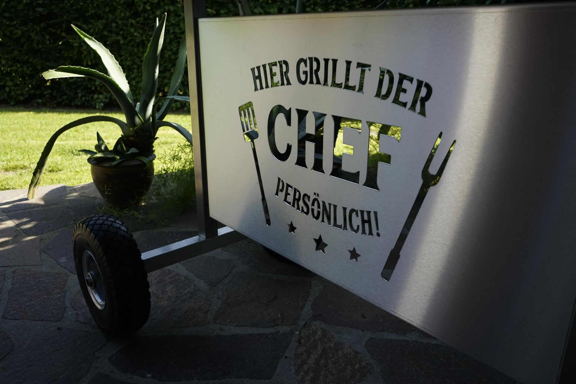 Logotafel "Hier grillt der Chef" (passend für 95x48 cm Grill)